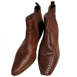 Anne klein leather booties. Excellent condition. Gently use made in Brazil.